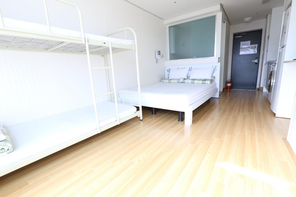 Hostel Phil House Guri Pokoj fotografie
