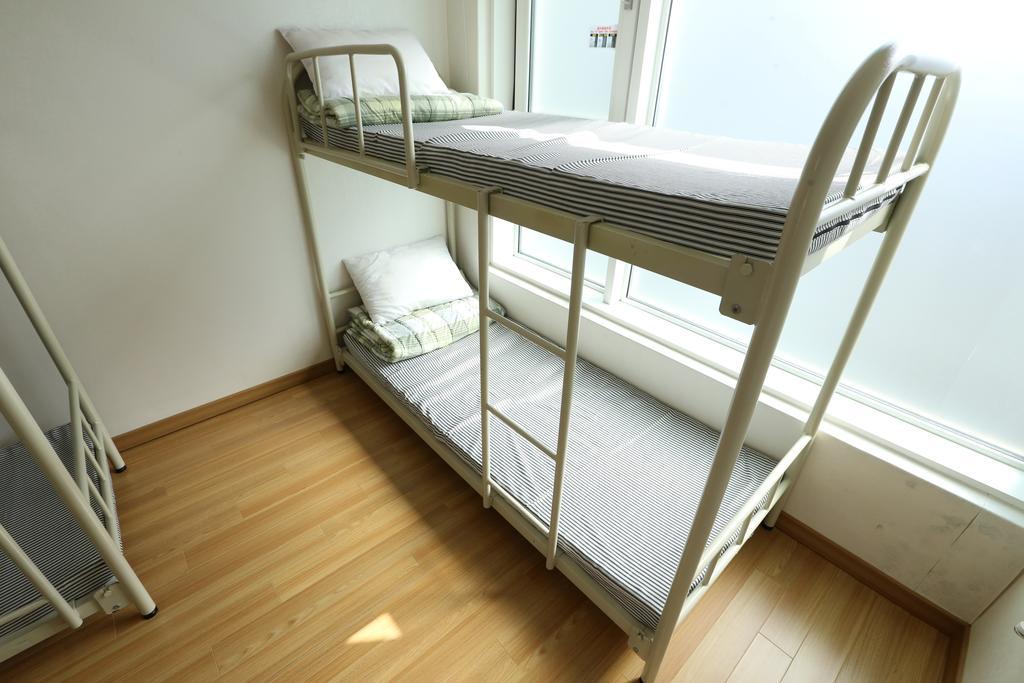 Hostel Phil House Guri Pokoj fotografie