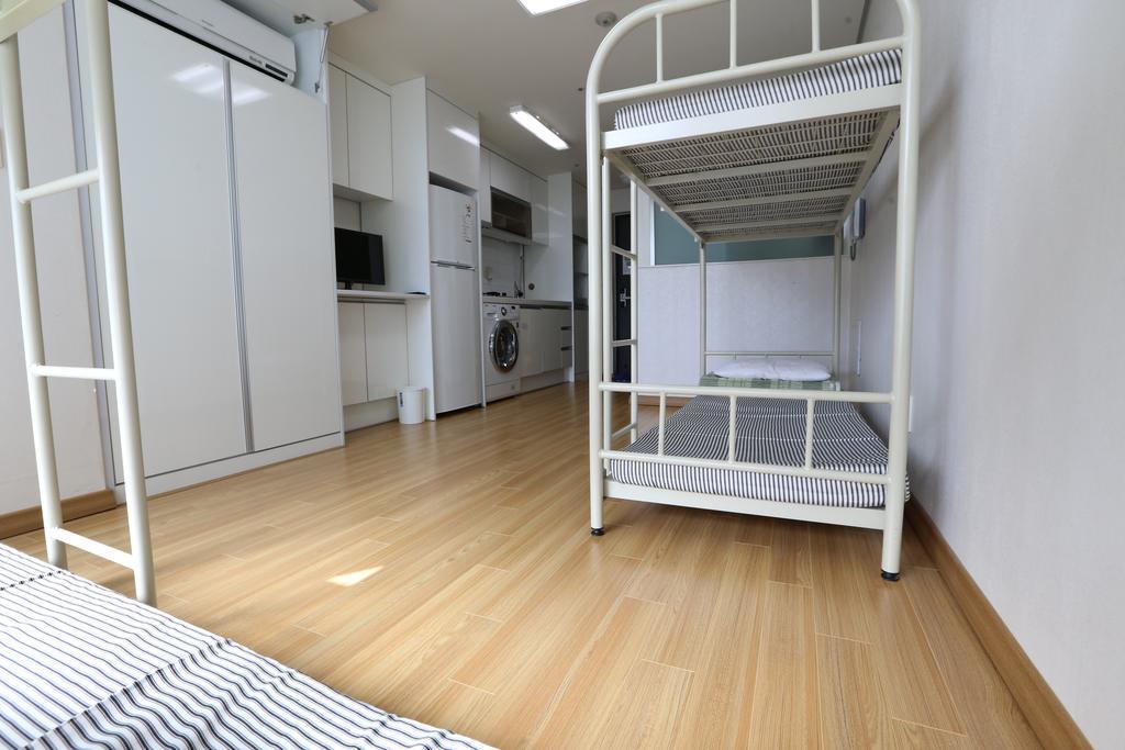Hostel Phil House Guri Pokoj fotografie