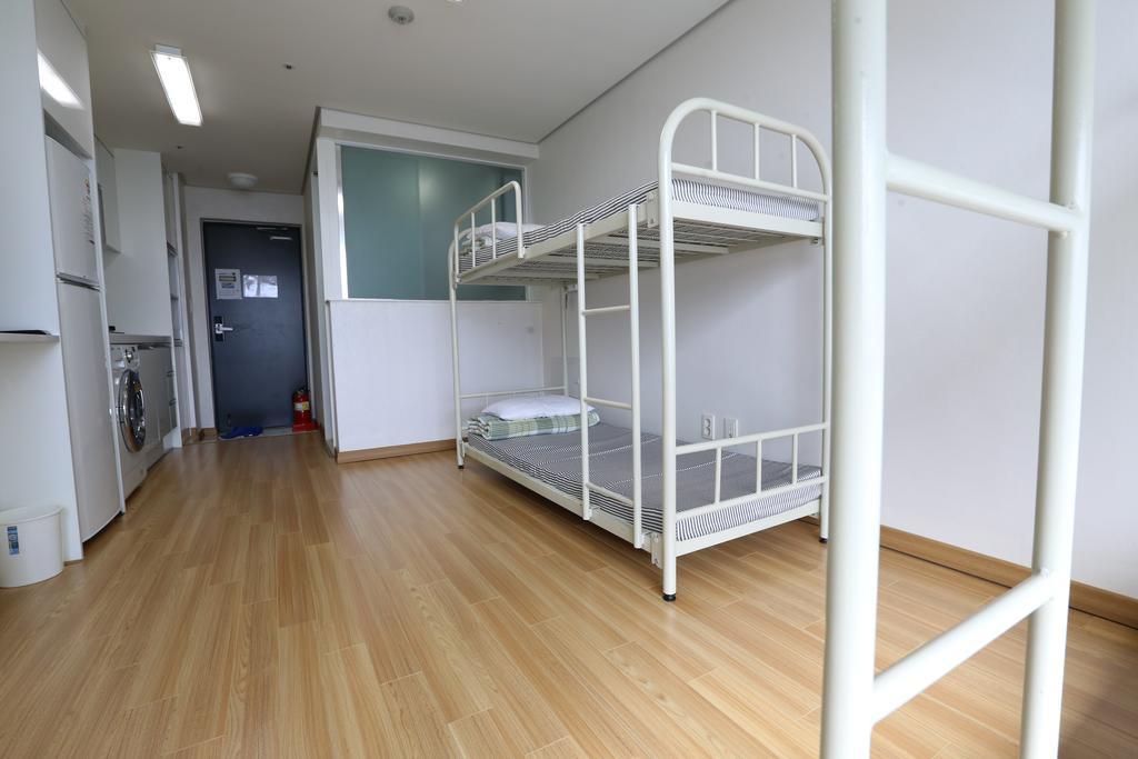 Hostel Phil House Guri Pokoj fotografie