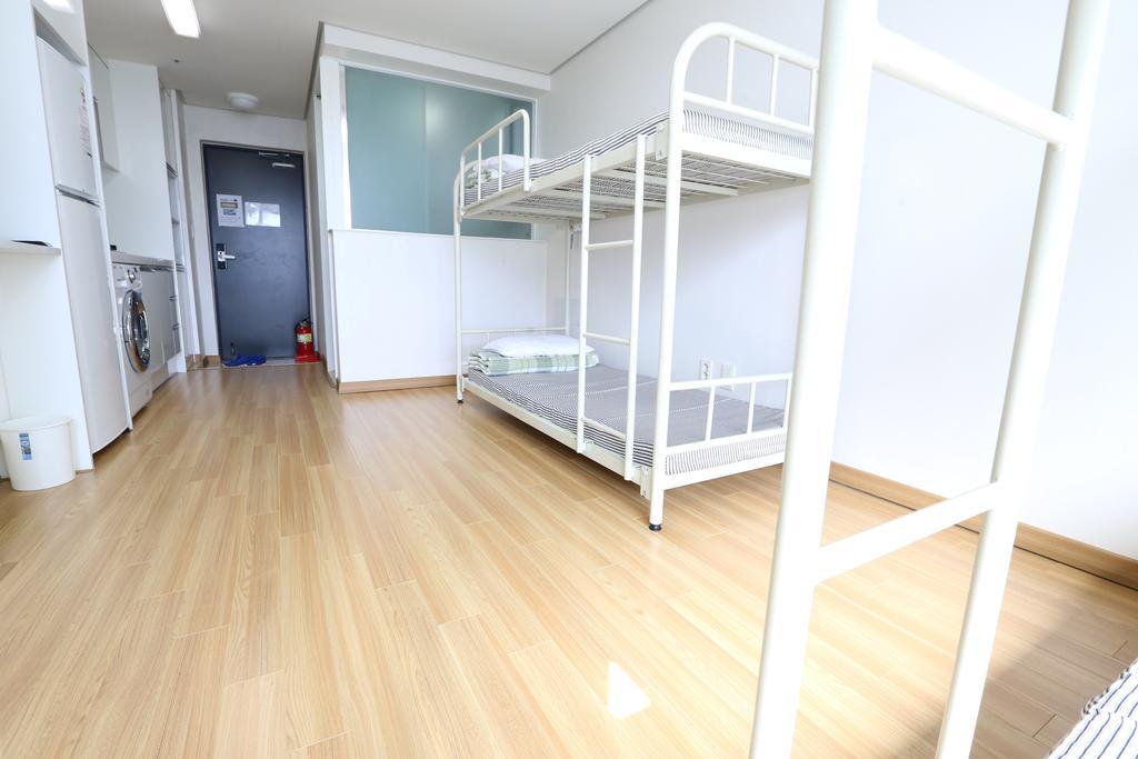 Hostel Phil House Guri Pokoj fotografie