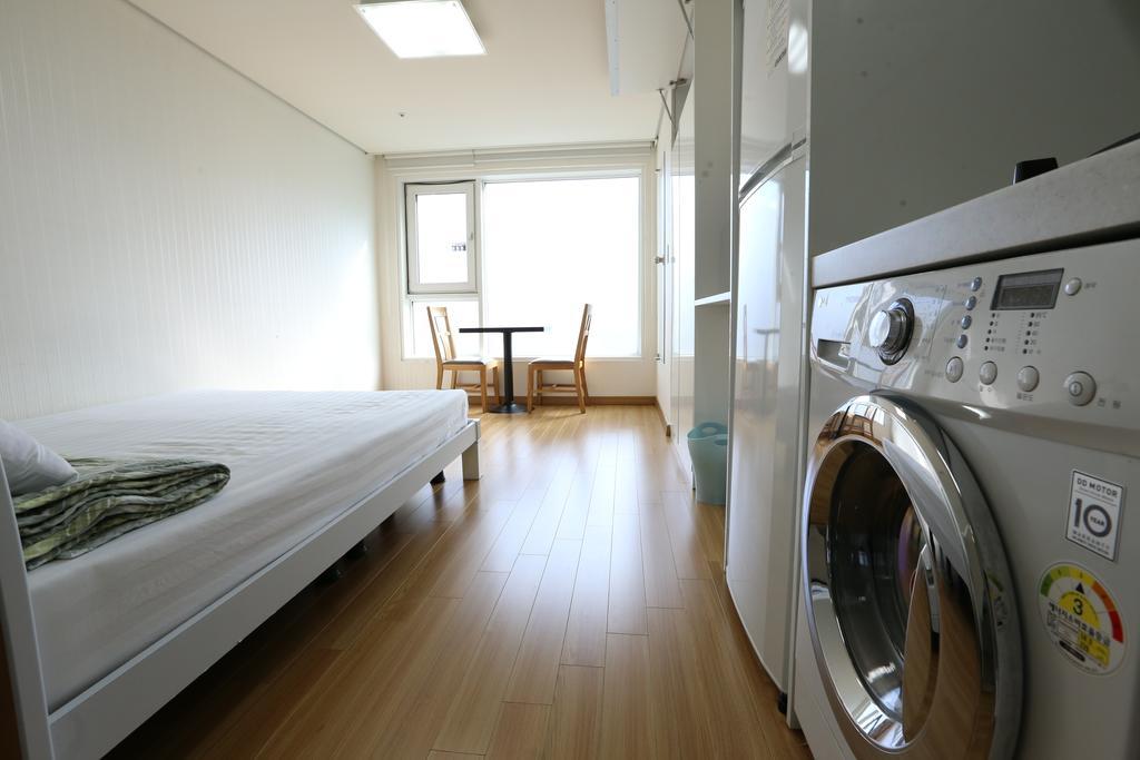 Hostel Phil House Guri Pokoj fotografie