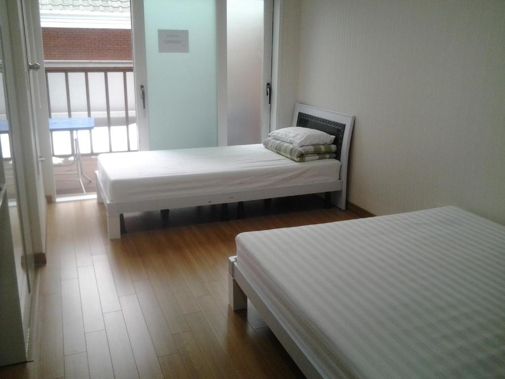 Hostel Phil House Guri Pokoj fotografie